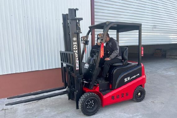 成都重型叉车维修安全事故频发原因